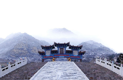 山门晨曦