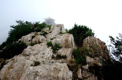 奇峰异石